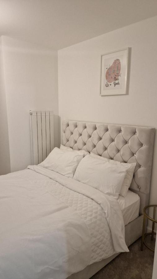 Stylish Furnished Rooms In Barking Centre Bagian luar foto